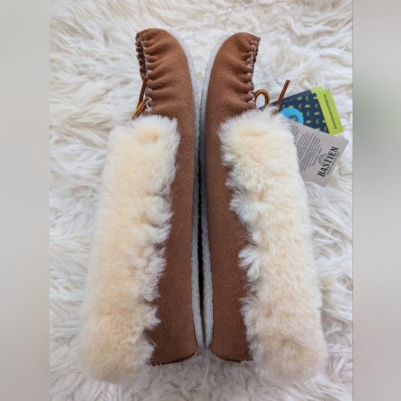 Bastien industries indigenous made in Canada moccasins 8 - Picture 3 of 7